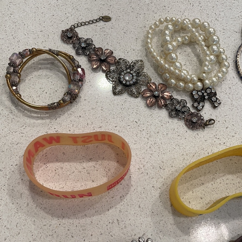 Huge bracelet bundle - Picture 2 of 5